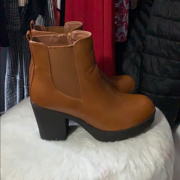 Boots - Picture 4 of 4